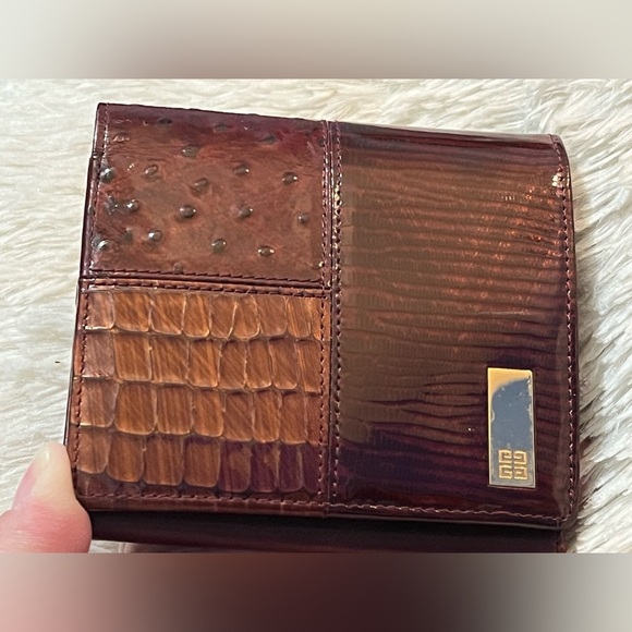 Givenchy Leather bifold wallet vintage - Picture 12 of 12